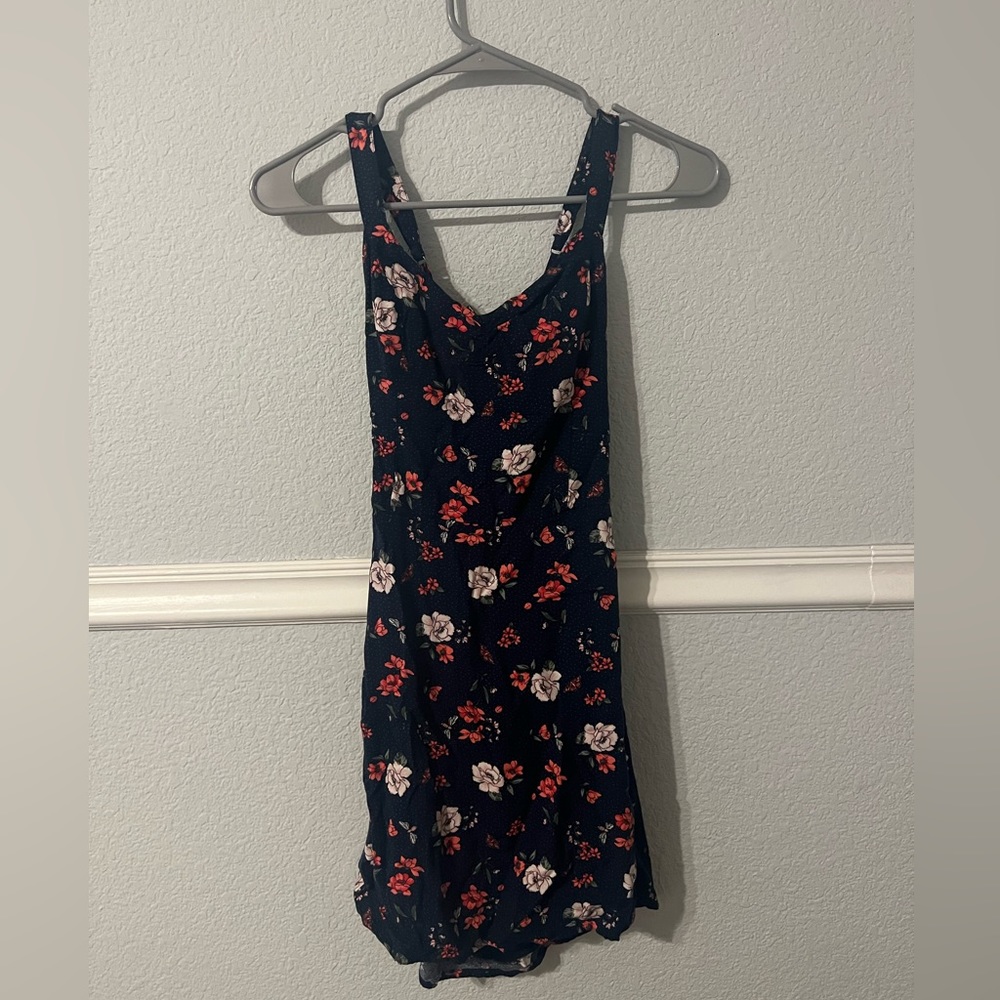 Floral Hollister dress. Size small.